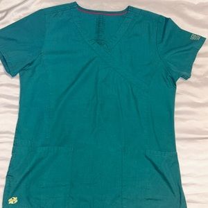 Women’s scrub top hunter green